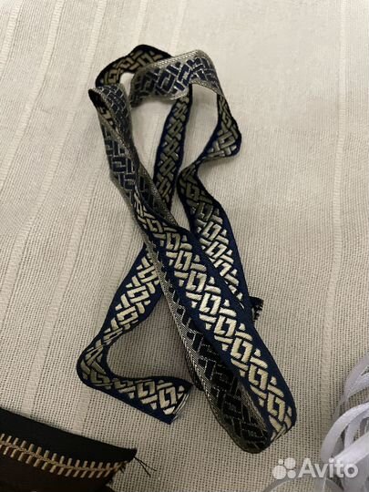 Пуговицы, нашивки, ленты