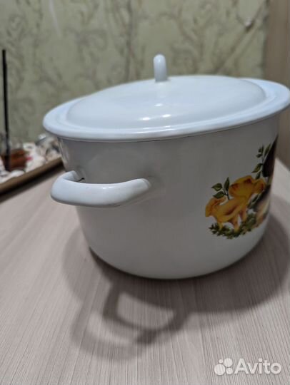 Кастрюля эмалированная