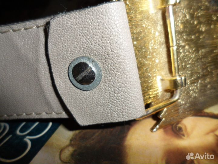 Женский поясной ремень со сменными пряжками