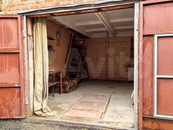 Гараж, > 30 м²