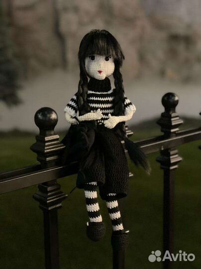 Кукла Уэнсдей Аддамс амигуруми