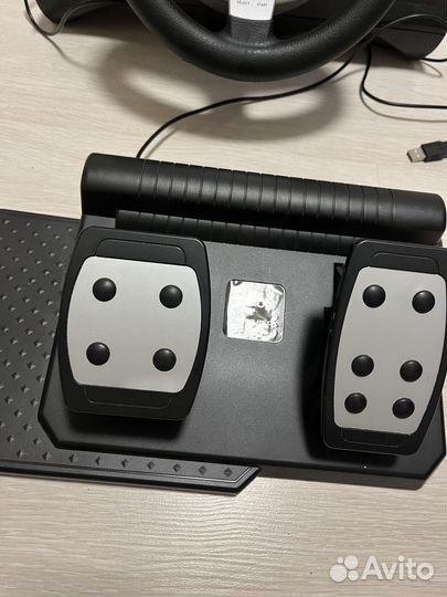 Игровой руль с педалями