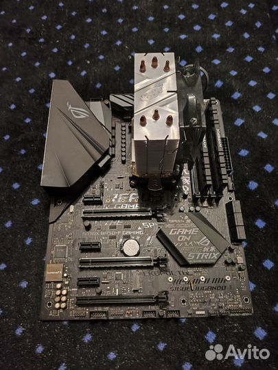 Материнская плата с процессором и памятью