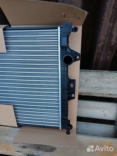 Радиатор охлаждения Форд