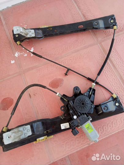 Стеклоподъемник передний