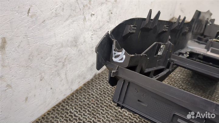 Консоль салона Volkswagen Jetta 6, 2011