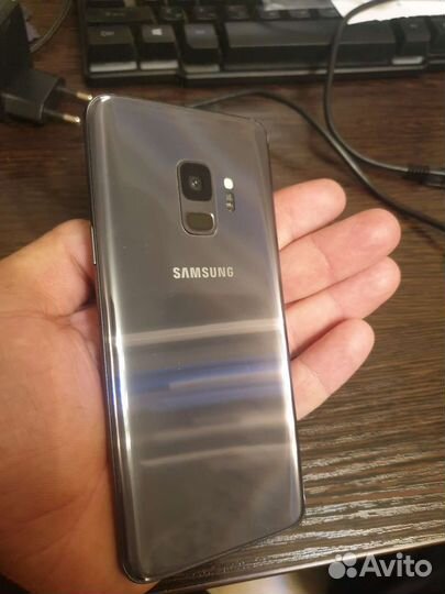 Samsung Galaxy S9, 4/64 ГБ