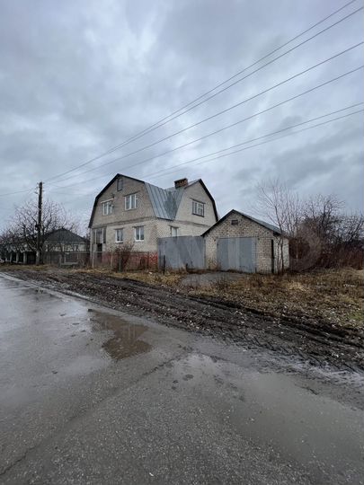 Дом 305,9 м² на участке 8,4 сот.