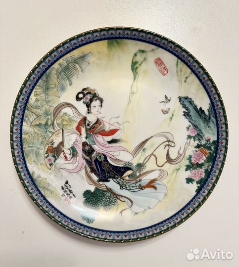 Тарелка Красавицы Красного Дворца Китай Винтаж