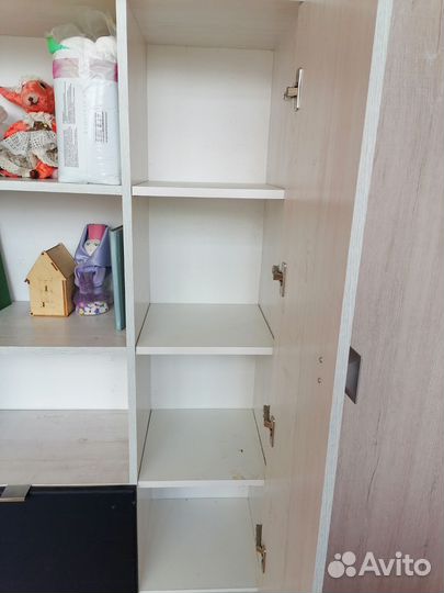 Шкаф с полками и ящиками