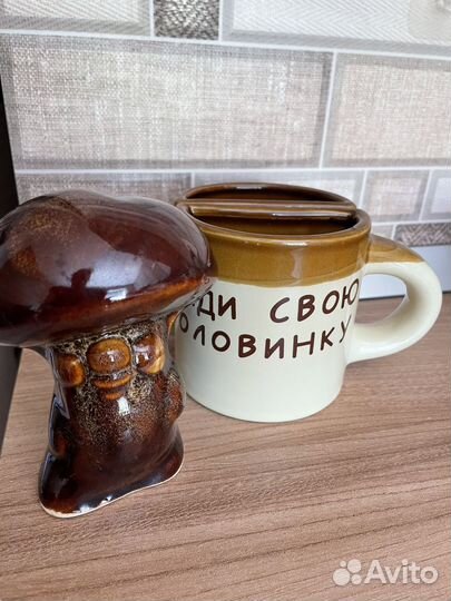 2 сувенирные кружки и гриб