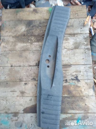 Ford Fusion, Накладка замка багажника