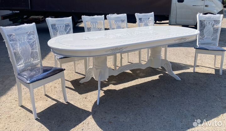 Стол и стулья versace