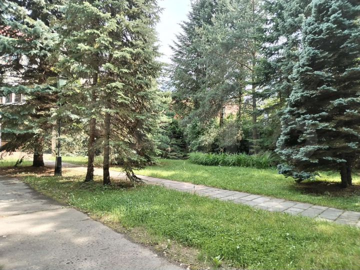 Дом 418 м² на участке 20 сот.