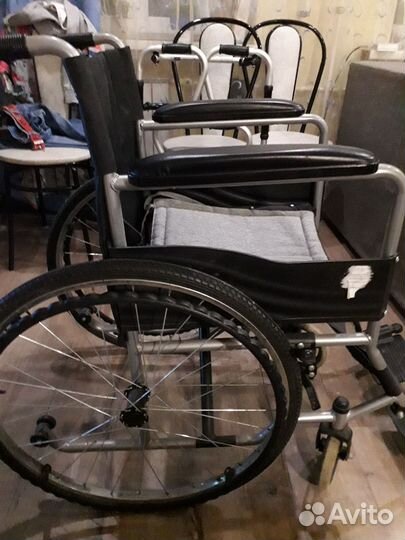 Коляска инвалидная и ходунки