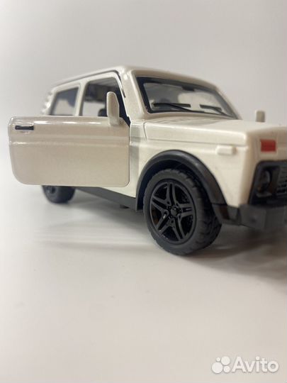 Машинка для детей металлическая нива белая