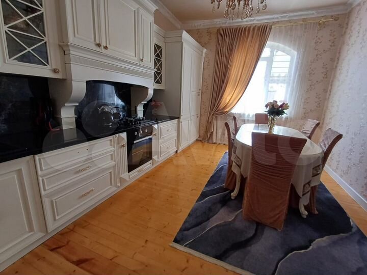 Дом 182 м² на участке 6 сот.