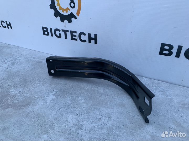 Кронштейн усилителя бампера Mercedes A2076200185