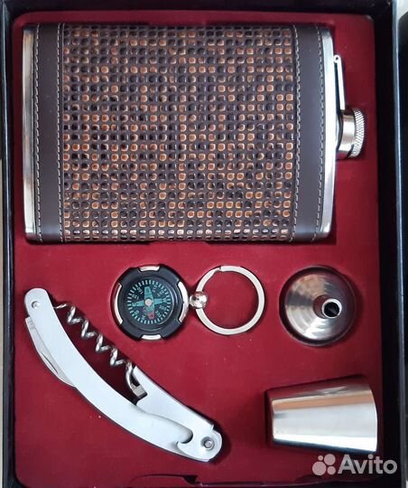 Подарочный набор фляжка и стопки