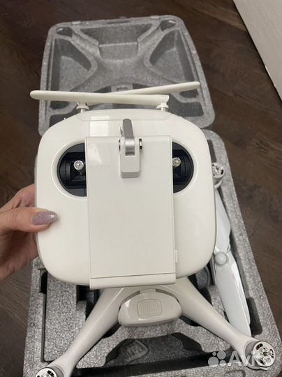 Квадрокоптер dji phantom 4 pro v2