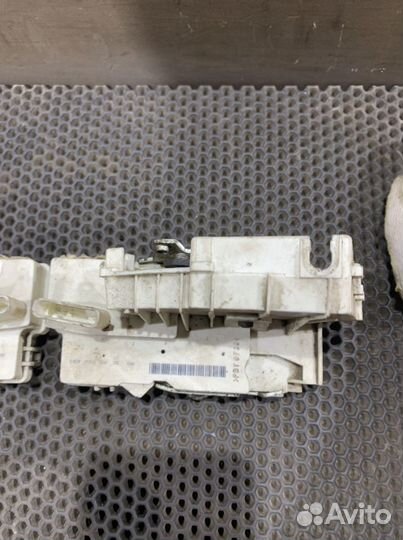 Замок двери задний Мерседес W164 ML 164