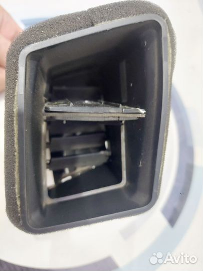 Дефлектор воздушный правый Kia Sportage 3 SL