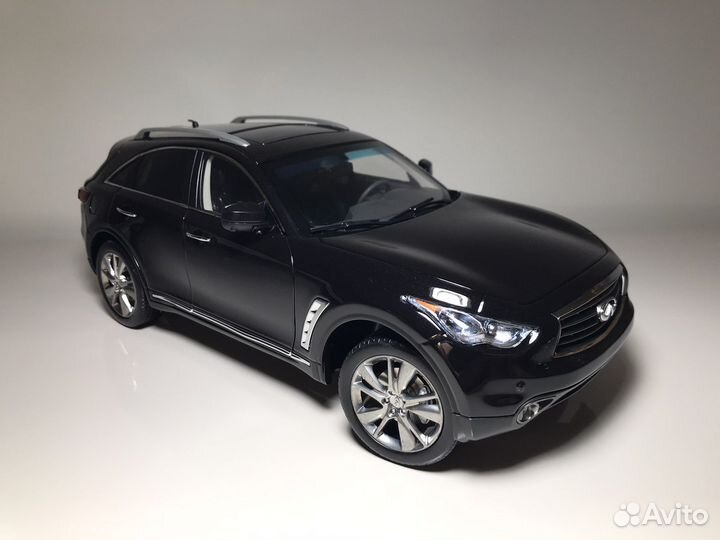 Infiniti FX50 1:18