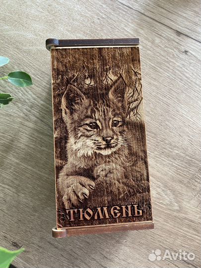 Деревянная шкатулка