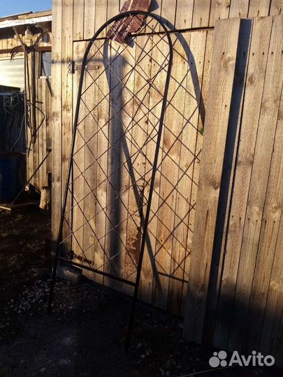 Шпалера металлическая для вьющихся растений