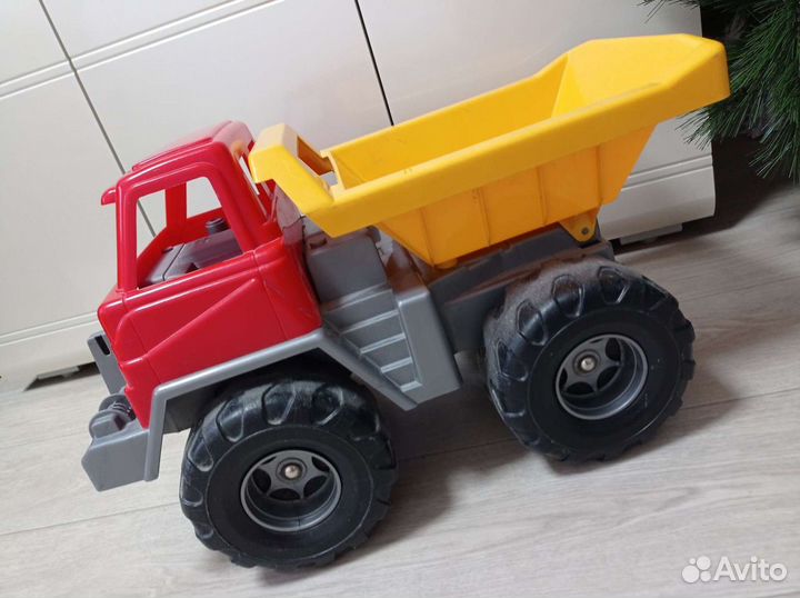Игрушка грузовик