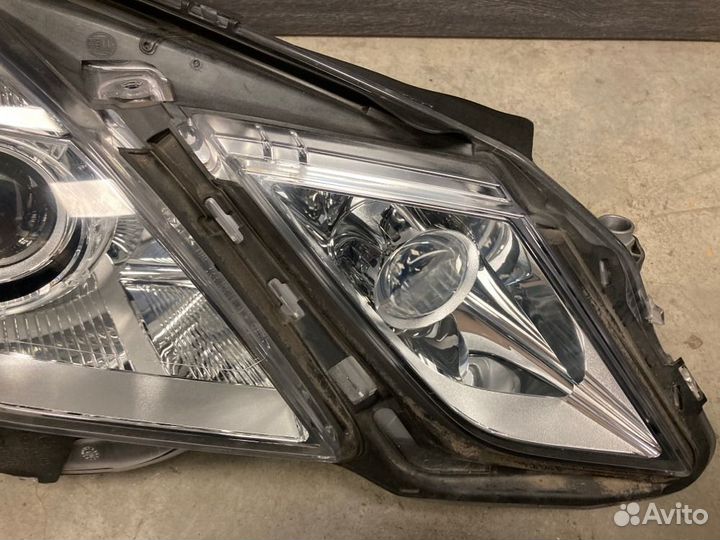 Фара правая передняя правая Mercedes-Benz E-Class