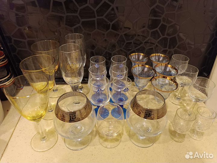 Бокалы и рюмки на ножках