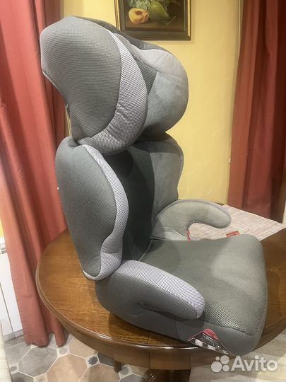 Автомобильное кресло