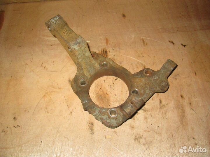 Кулак передний Hyundai Santa Fe2