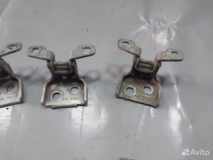 Петля двери Renault Logan седан 