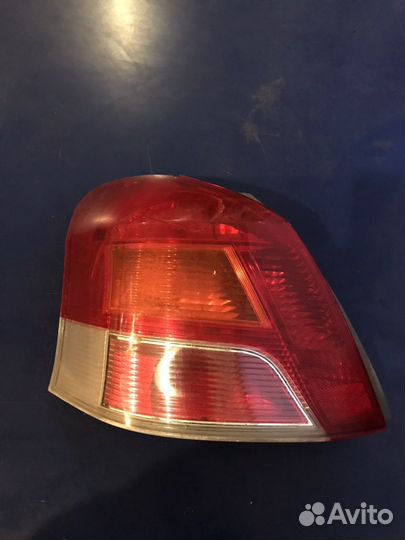 Задняя левая фара Toyota Yaris