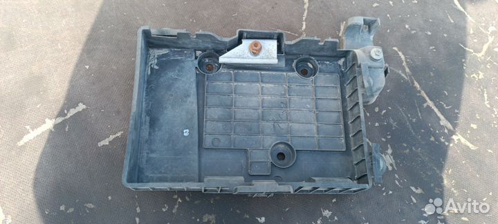 Площадка аккумулятора Рено Меган 2