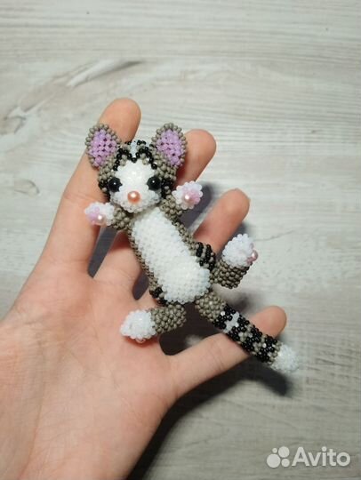 Фигурка амигуруми котик из бисера