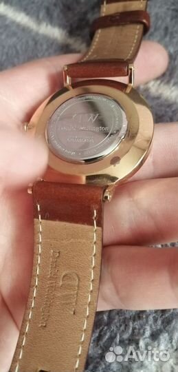 Золотые дизайнерские часы Daniel wellington
