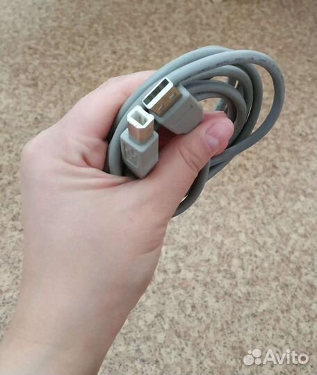 Кабель для компьютера и телефона