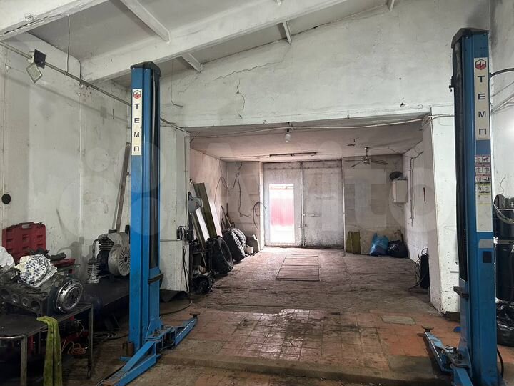 Гараж, > 30 м²