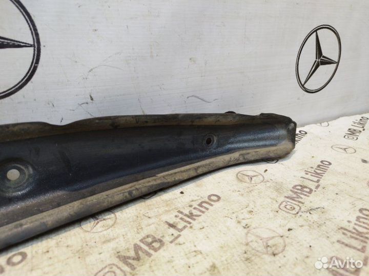 Пыльник крыла правый Mercedes Ml W164