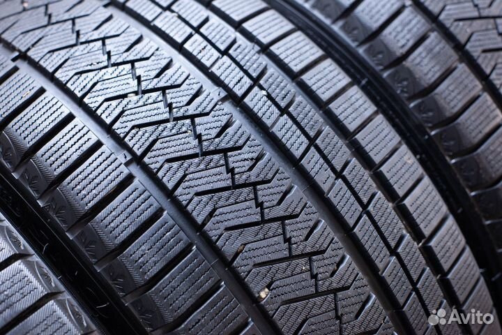 Triangle Snowlink TWT02 225/40 R19 и 255/35 R19 93V