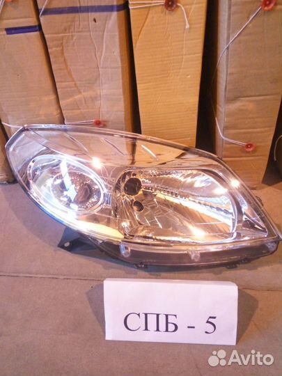 Фара правая Рено Сандеро 1