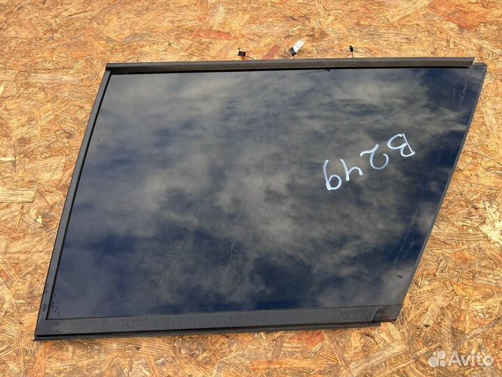 Стекло кузовное заднее правое Land Rover LR039060