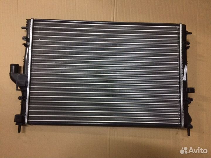 Радиатор охлаждения Largus Duster Almera G15