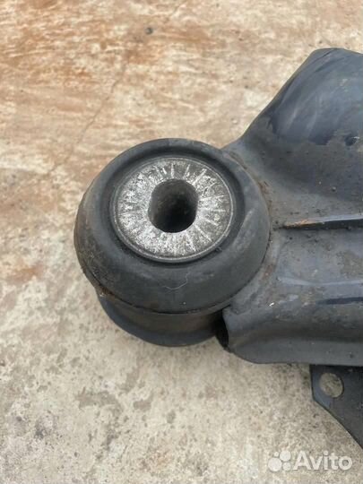 Подрамник передний 4B0399313CT