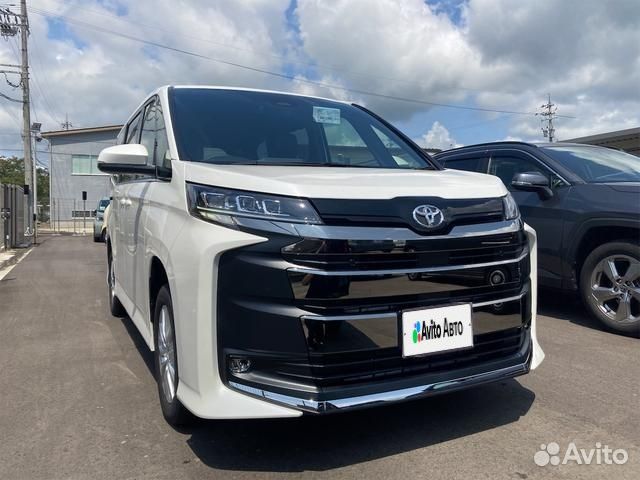 Toyota Noah 2.0 CVT, 2024, 200 км