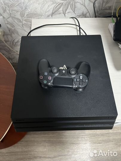 Sony PS4 Pro 1tb 7208B + 1 игра