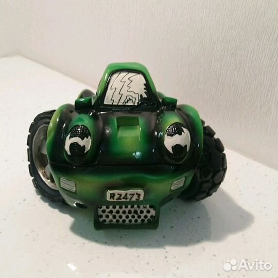 Копилка в виде машинки